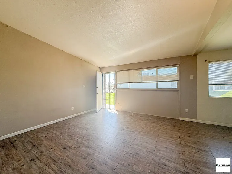 2123 W Devonshire Ave #15 — Photo 9