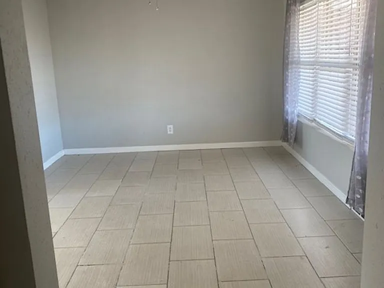 1616 SW 61st St — Photo 5