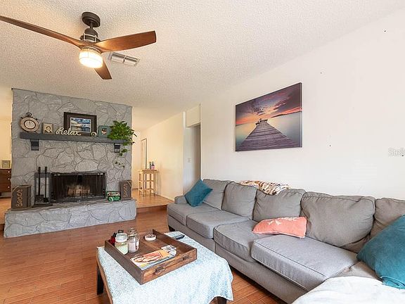 3rd image of 701 Robin Ave