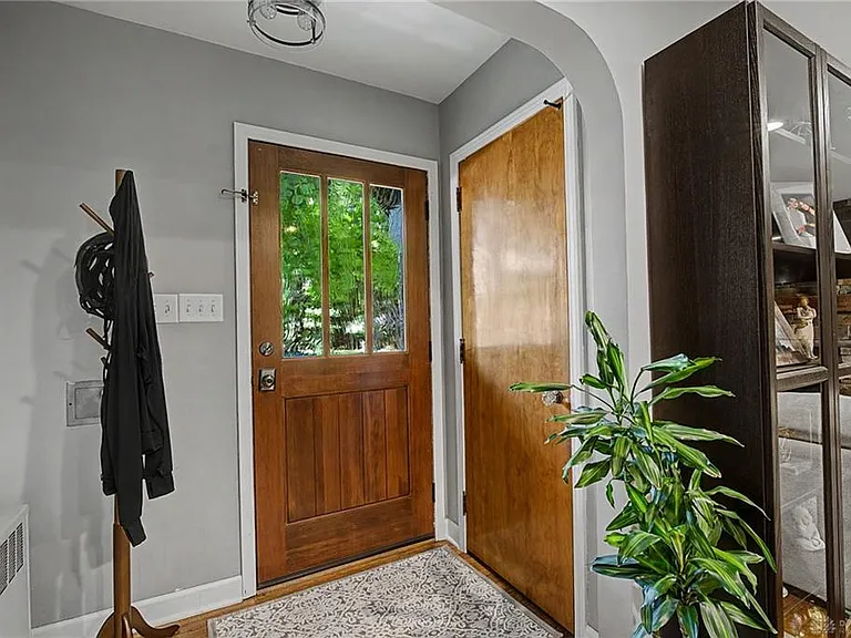 333 Thruston Blvd E — Photo 6