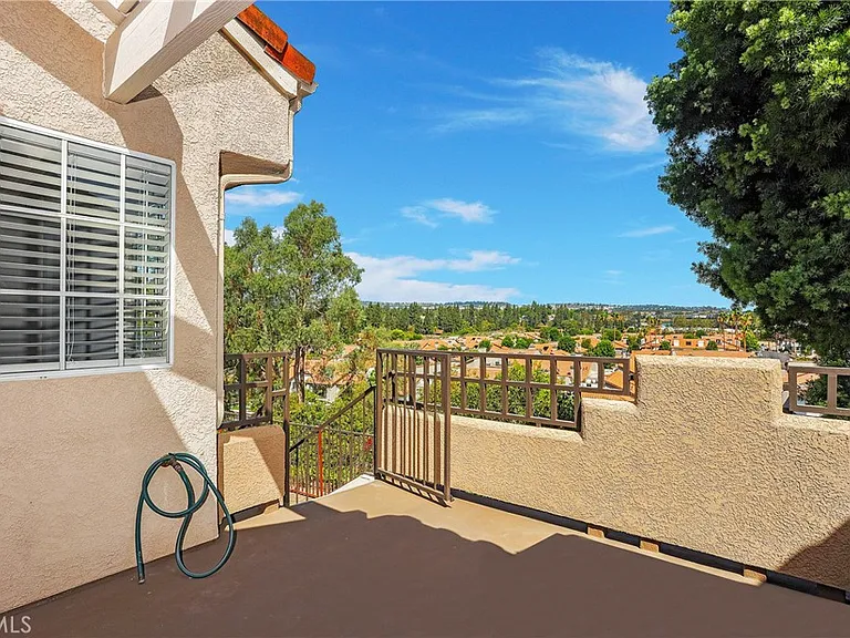 24491 Mozer Dr — Photo 2
