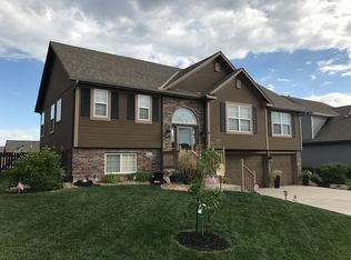 810 NW Poplar Ct, Grain Valley, MO 64029