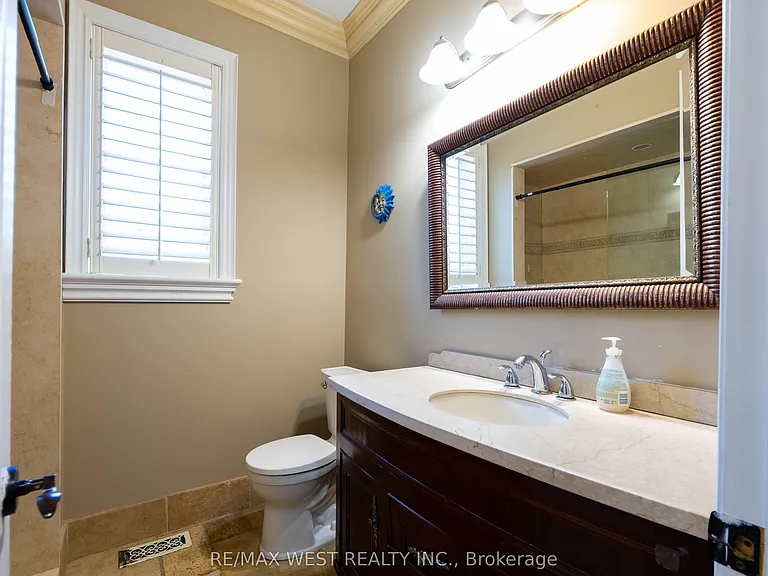 83 Elm Ave #MAIN FLOOR — Photo 16