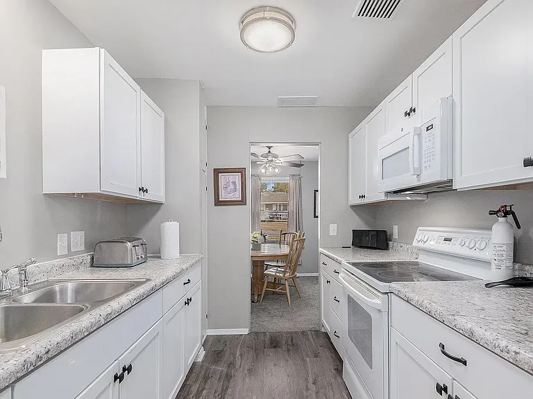 520 S 70th St — Photo 13