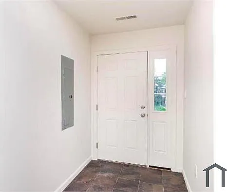 4 bed, 1680 sqft, $2,350 — Photo 2