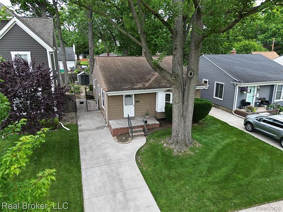 2nd image of 1919 Fern St