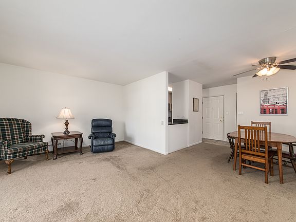 4th image of 910 W Alleghany Dr APT 2C