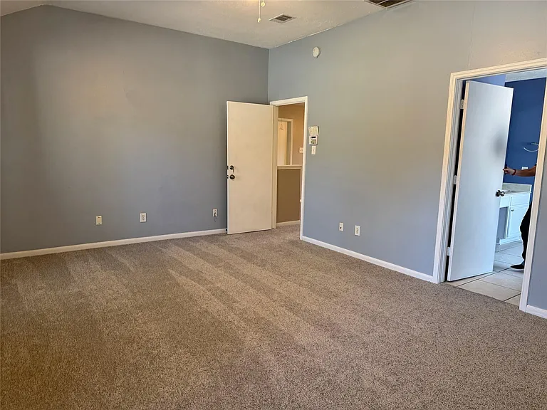 18374 Pine Post Ct — Photo 11