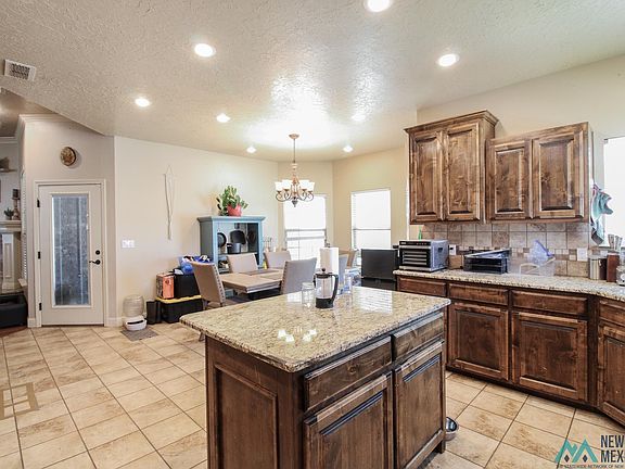 4th image of 612 Providence Cir