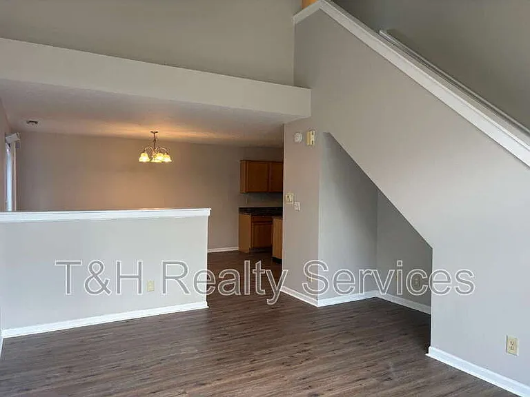 6682 Dunsdin Dr — Photo 5