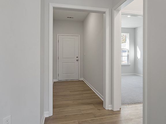 4th image of 123 White Oak Garden Way