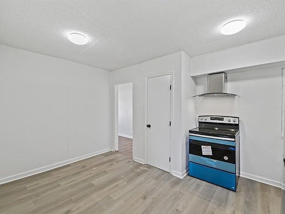 3rd image of 1133 2nd Ave N #1135