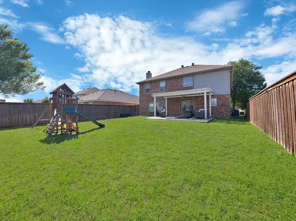 2827 Grandview Dr, Grand Prairie, TX 75052