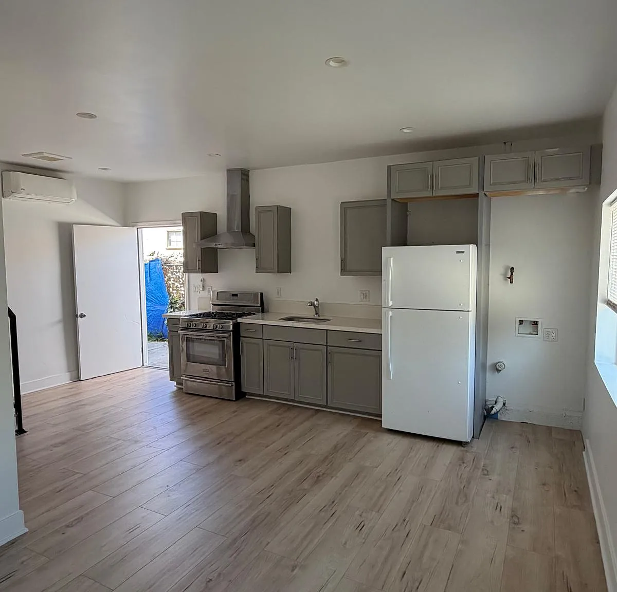 2 bed, 650 sqft, $2,590 — Photo 1