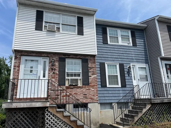 90 Roper St #A, Lowell, MA 01852