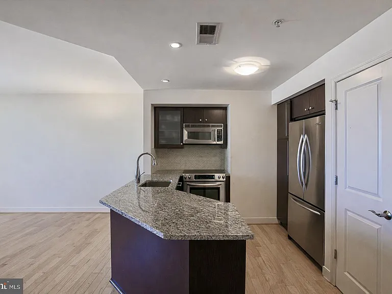 675 President St #2607 — Photo 4