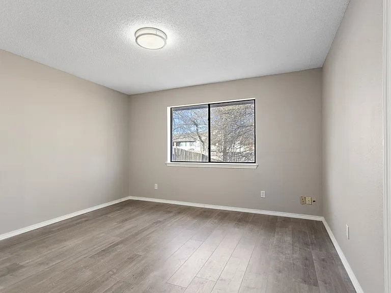 816 Clearwater Trl — Photo 17