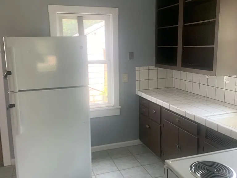 2440 Yale Blvd — Photo 3