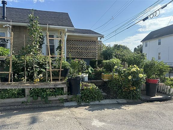 2nd image of 1331 Ramsey St