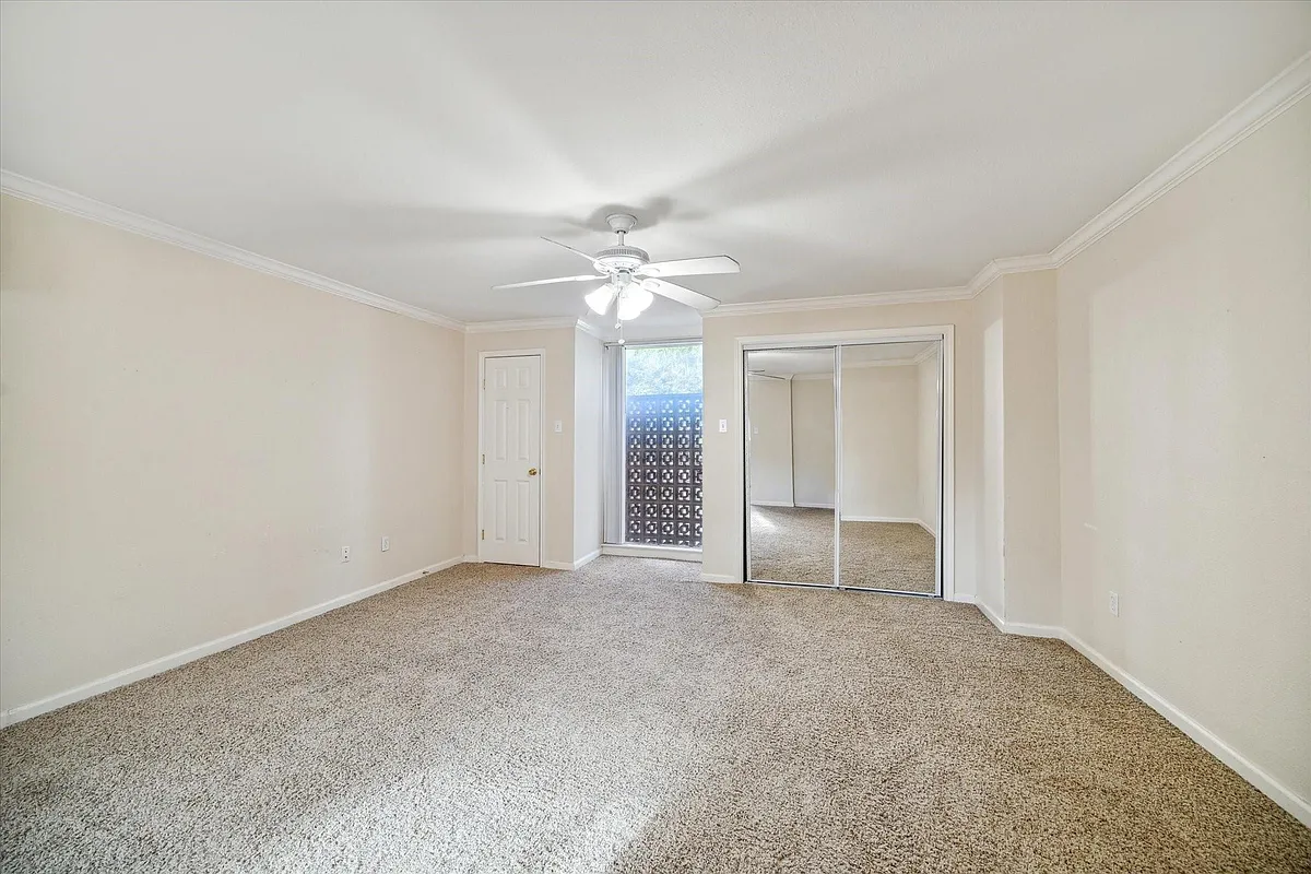 Building Photo - 1520 Yale St #23