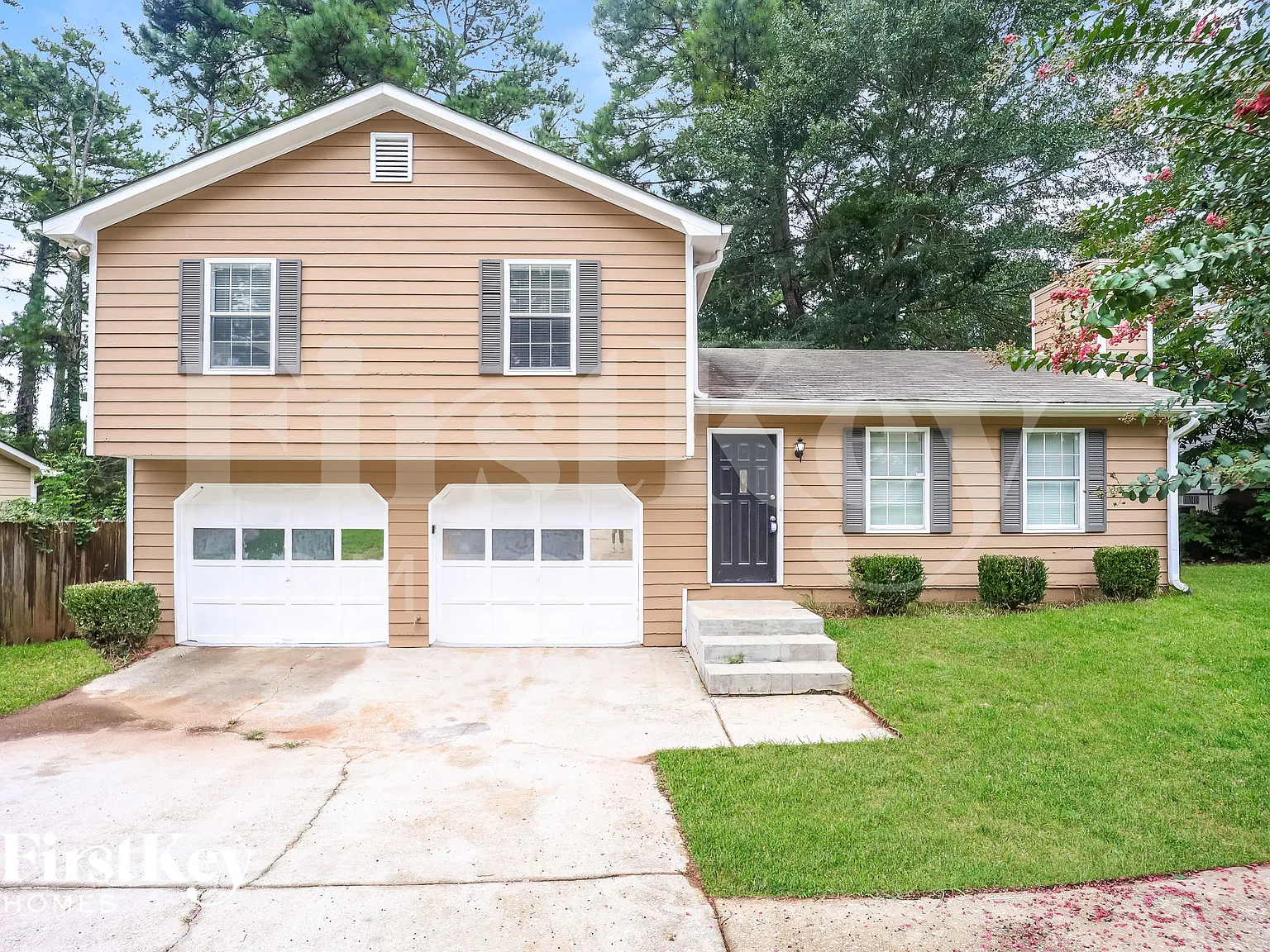 3 bed, 2.0 bath, 1200 sqft, $1,740 — Photo 2