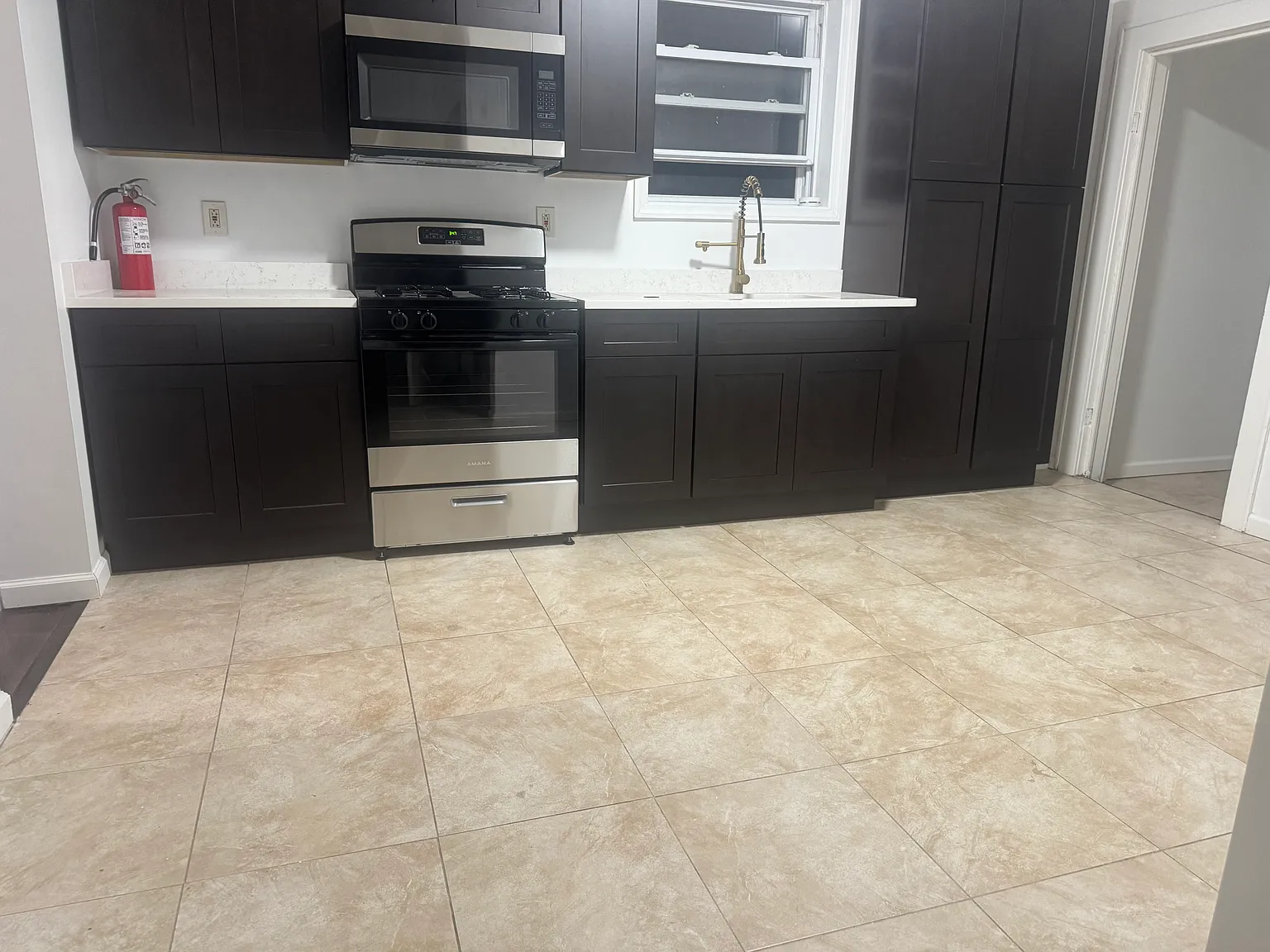 3 bed, 1200 sqft, $3,000 — Photo 4