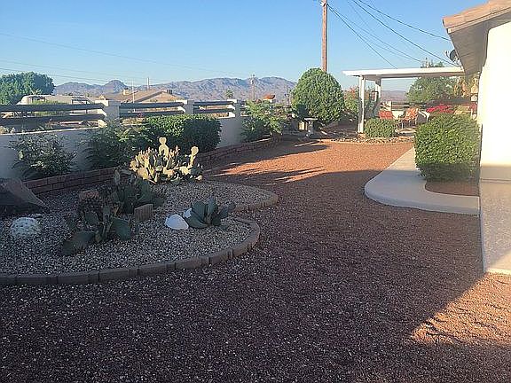 Backyard w covered patio
