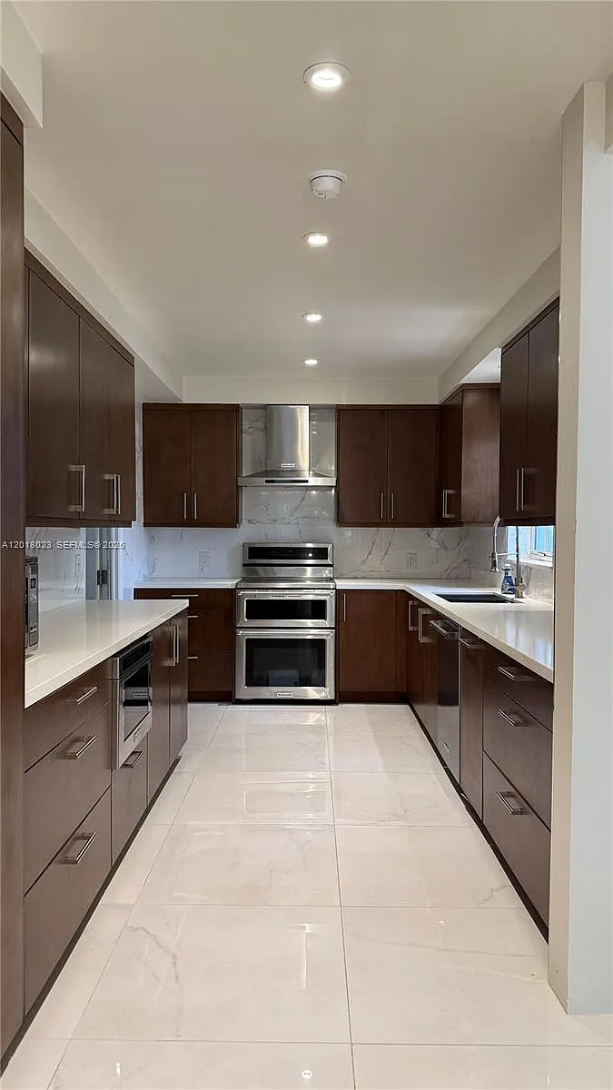 Building Photo - 921 Belle Meade Island Dr