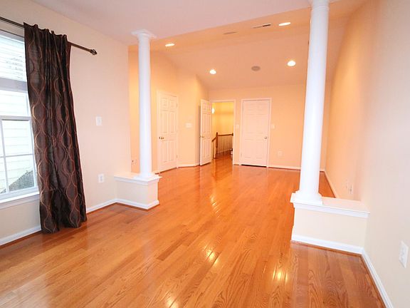 Master Bed Room Sitting area