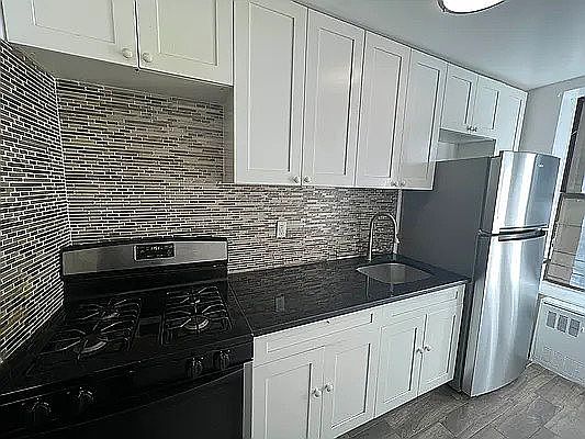 2nd image of 946 Bronx Park S #5B