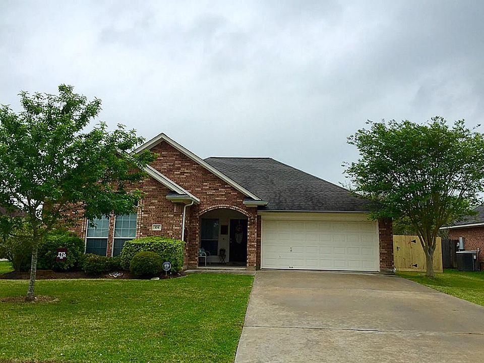 1st image of 104 Blue Bird Ct