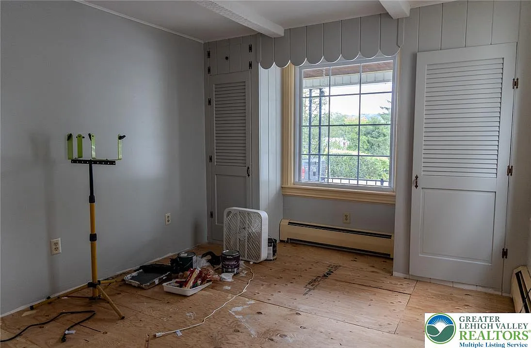3 bed, 1.5 bath, 1494 sqft, $1,900 — Photo 3