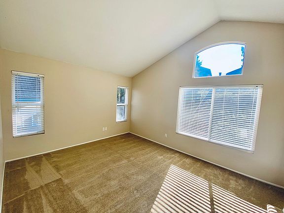 4th image of 667 Shenandoah Ave