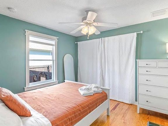 3rd image of 33 Atlantic Ave