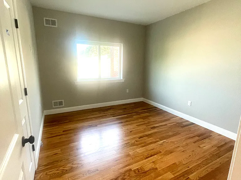 347 Beach Ave #B — Photo 9