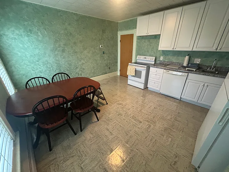 219 Mammoth Rd #1 — Photo 8