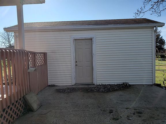 5th image of 504 Burnside Dr