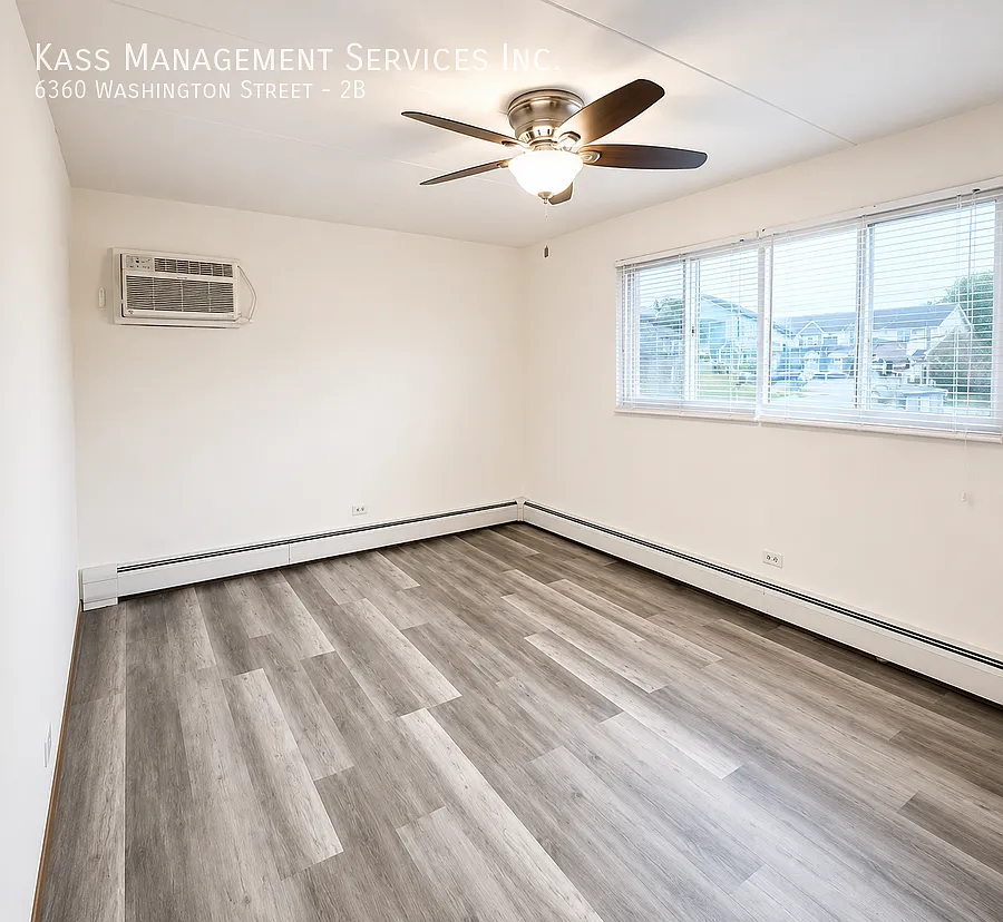 Recently Rehabbed 2 Bedroom in Oak Lawn w/ Tons of Natural Light — Photo 2