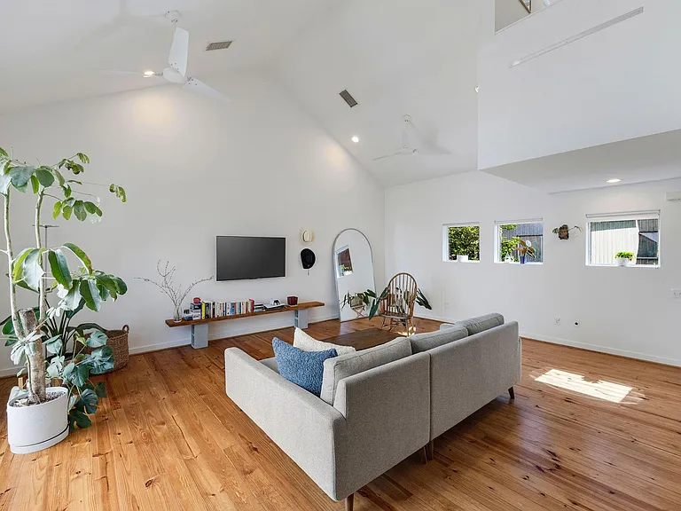 824 Ruthven St — Photo 19