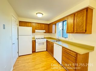 37 Hollis St, Pepperell, MA 01463
