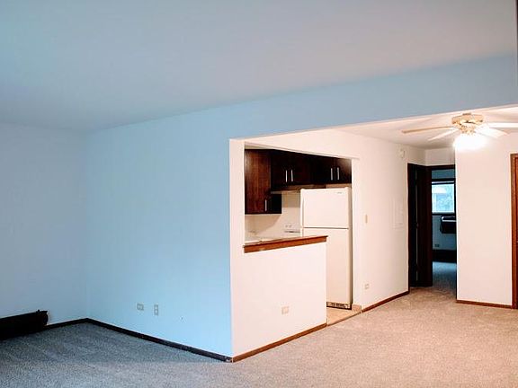 3rd image of 1833 N Goodwin Dr