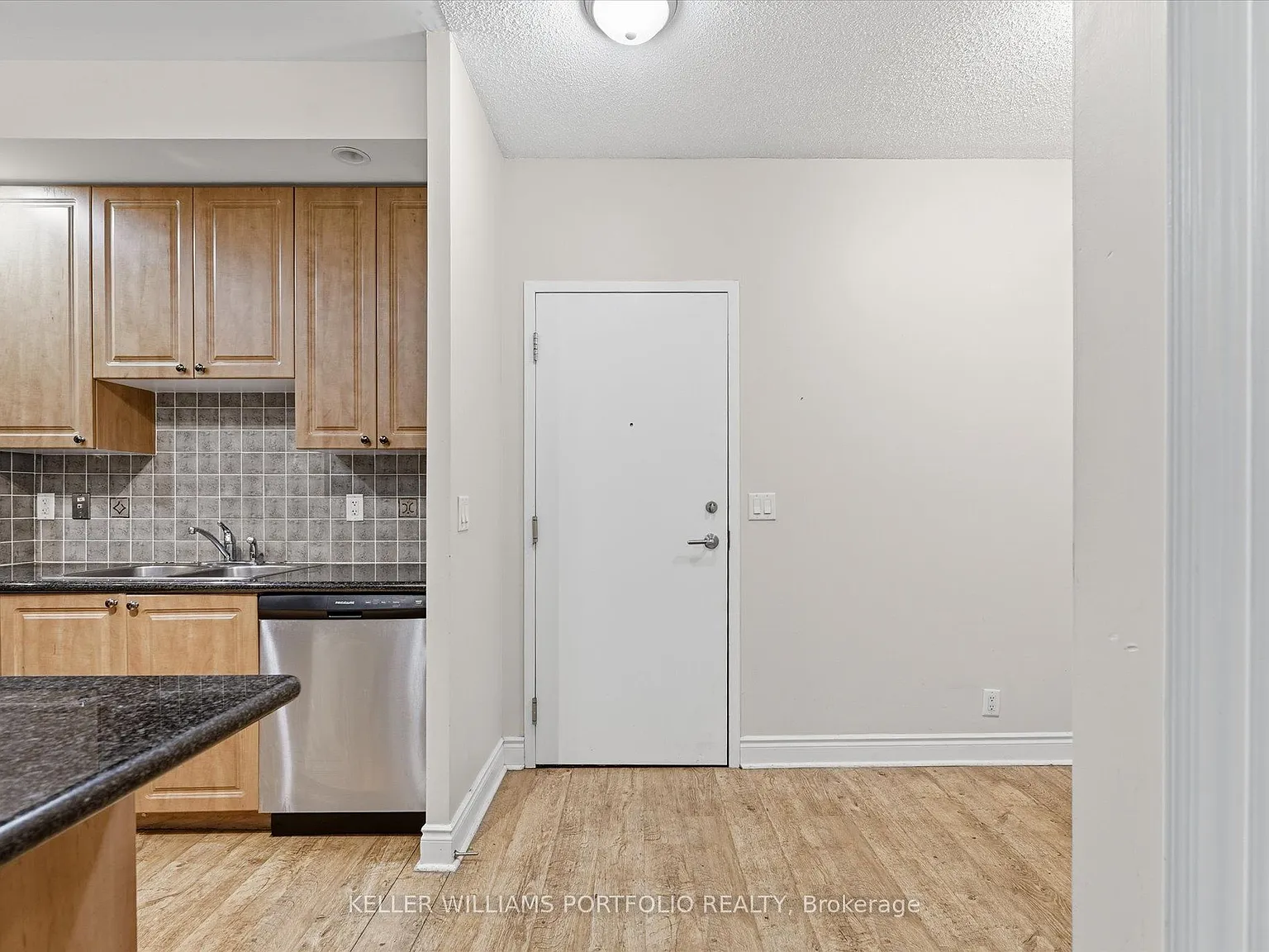 33 Cox Blvd — Photo 4