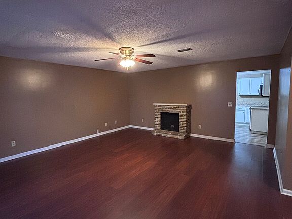 5th image of 105 Huntington Dr