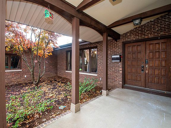 3rd image of 2703 N Rockwood Dr