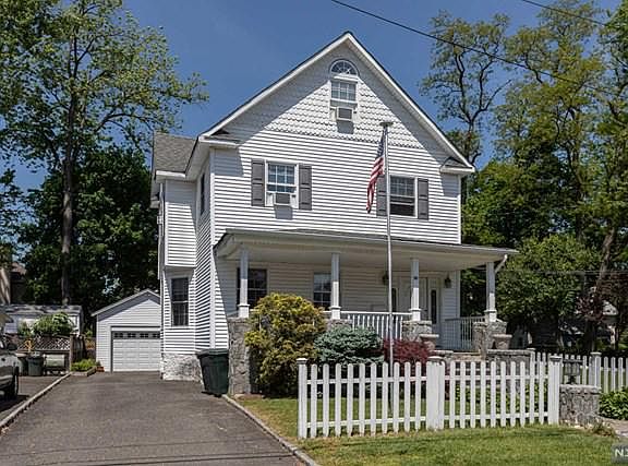 3rd image of 80 Ash St