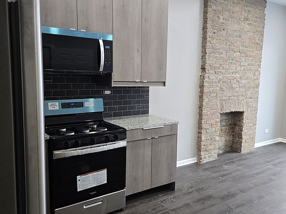 3rd image of 1331 N Artesian Ave Unit 1