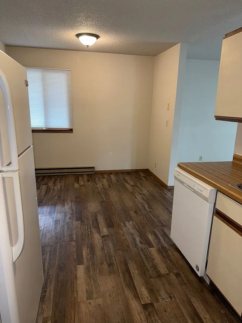 2319 Meadow — Photo 3