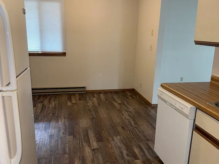 2319 Meadow Ln — Photo 3