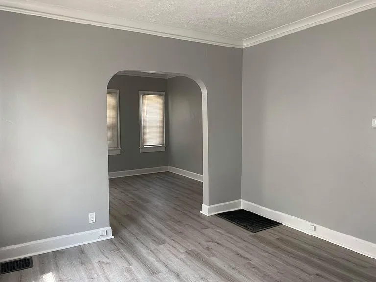 4031 Boulevard Pl — Photo 3