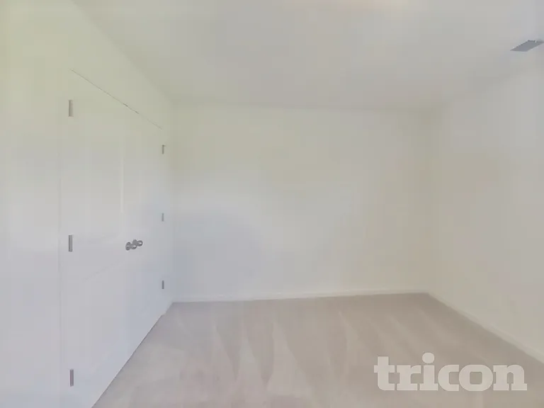 1940 Logan Ln — Photo 12